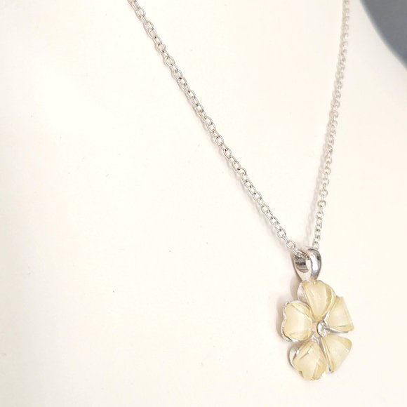Cream flower pendant necklace with cz center and silver accents - Picture 5 of 12